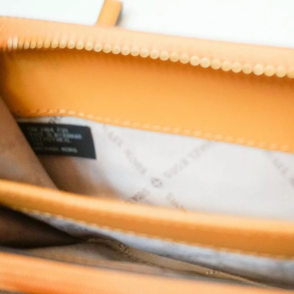 MICHAEL KORS JET SET TRAVEL LARGE CONTINENTAL WALLET $228 - Picture 11 of 12